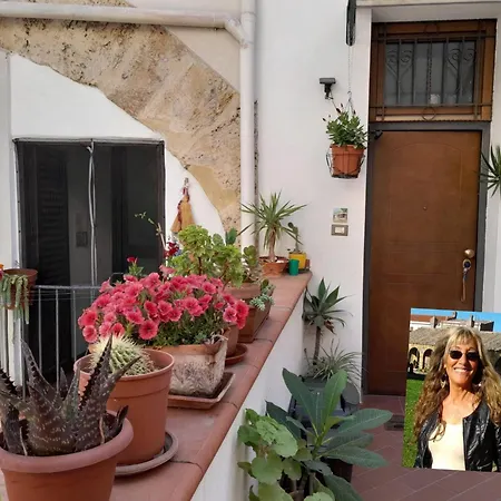 L'angolo Di Vicolo San Carlo Apartment